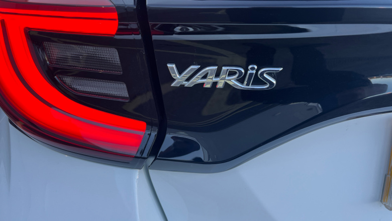 Toyota Yaris 1.5 Hybrid Design 5dr CVT Hybrid Hatchback